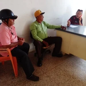 Sala de servicios sociales Achaguas brinda asesoria a adulto mayor.